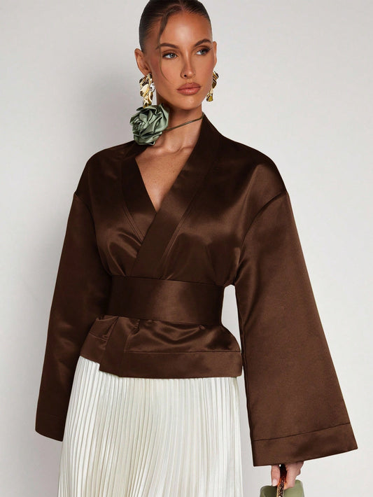 Color bell sleeve blouse