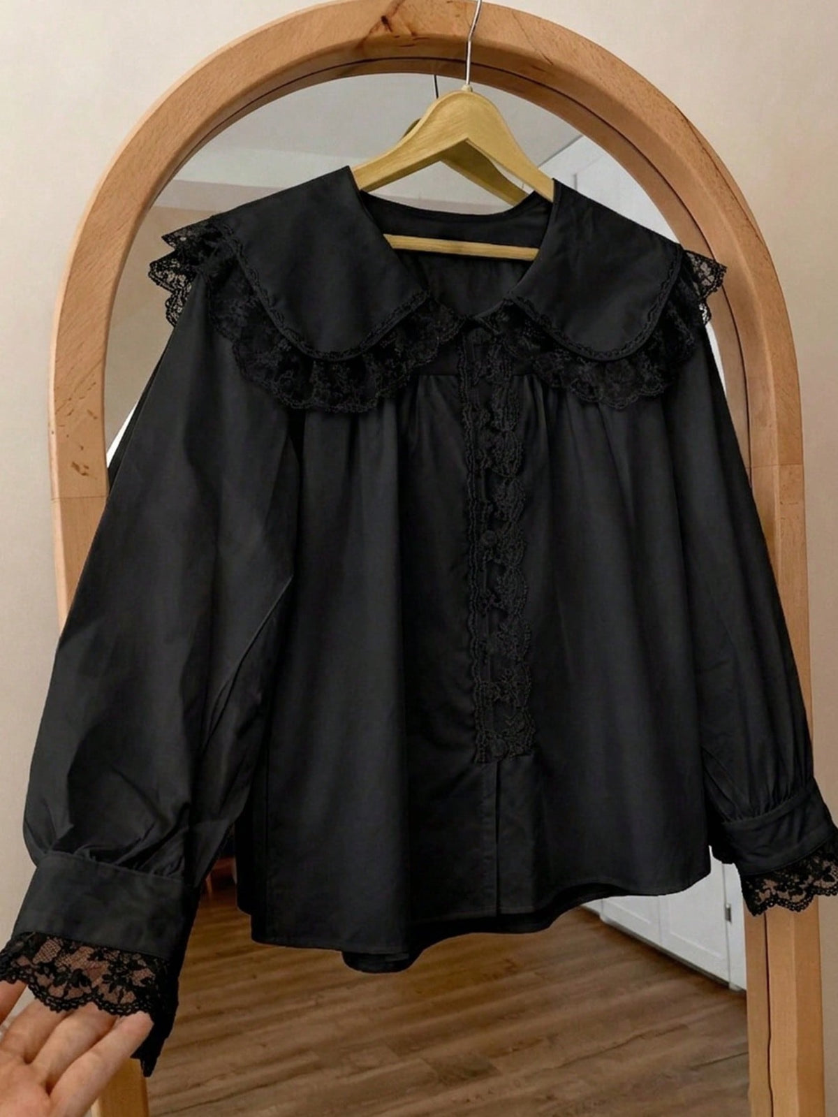Loose Peter Pan Collar Long Sleeve Shirt