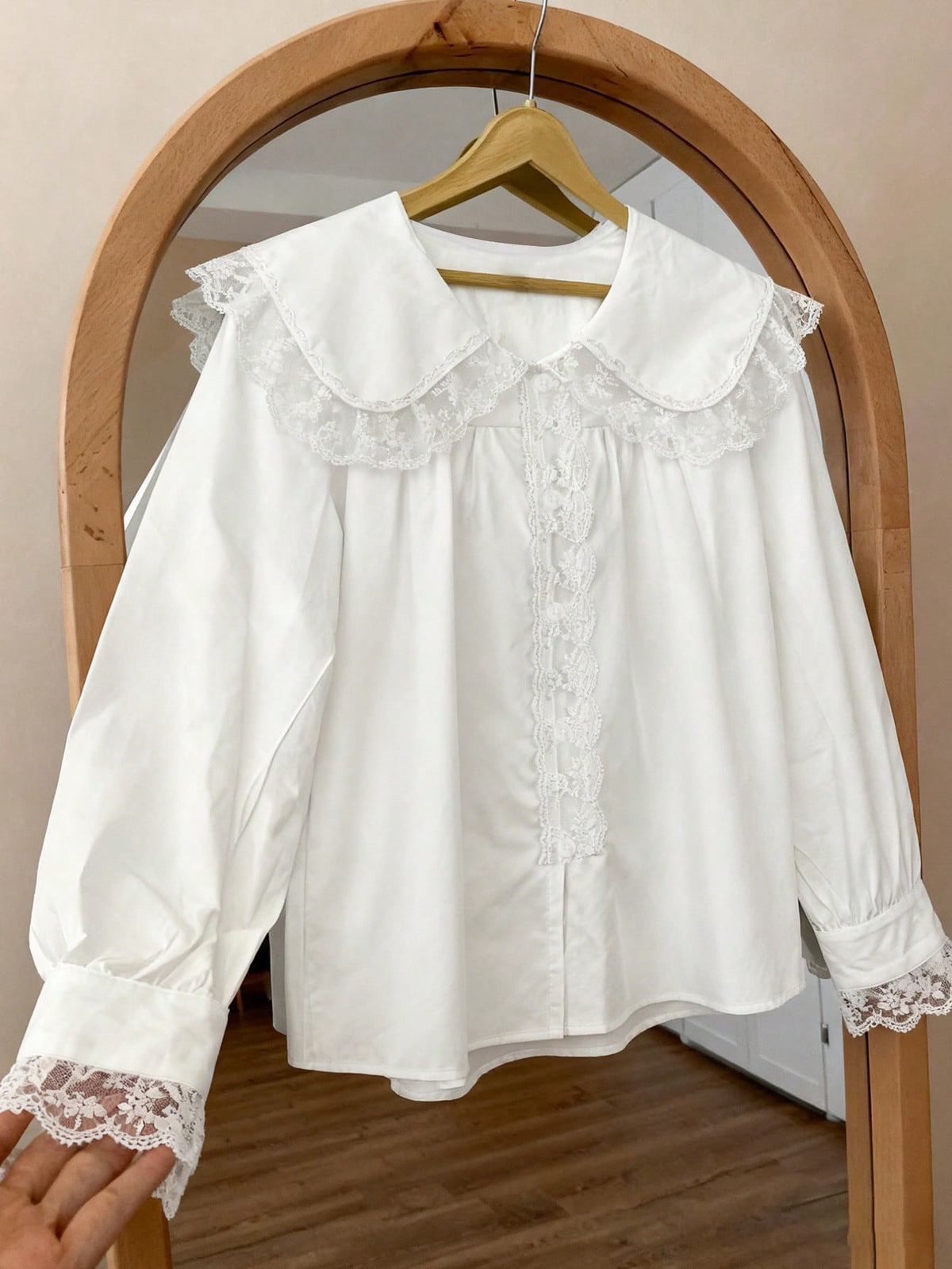 Loose Peter Pan Collar Long Sleeve Shirt